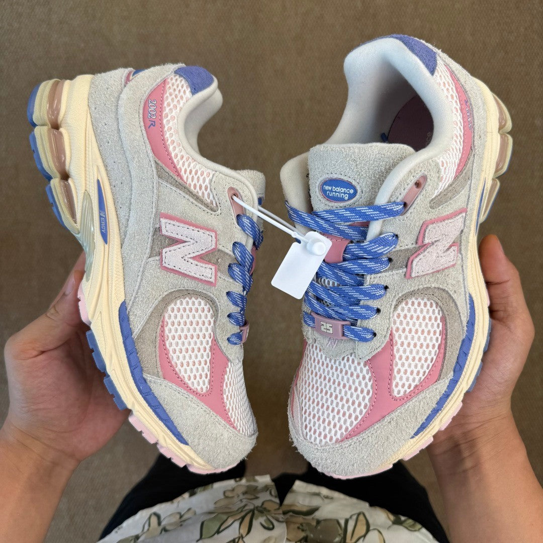 New Balance pink