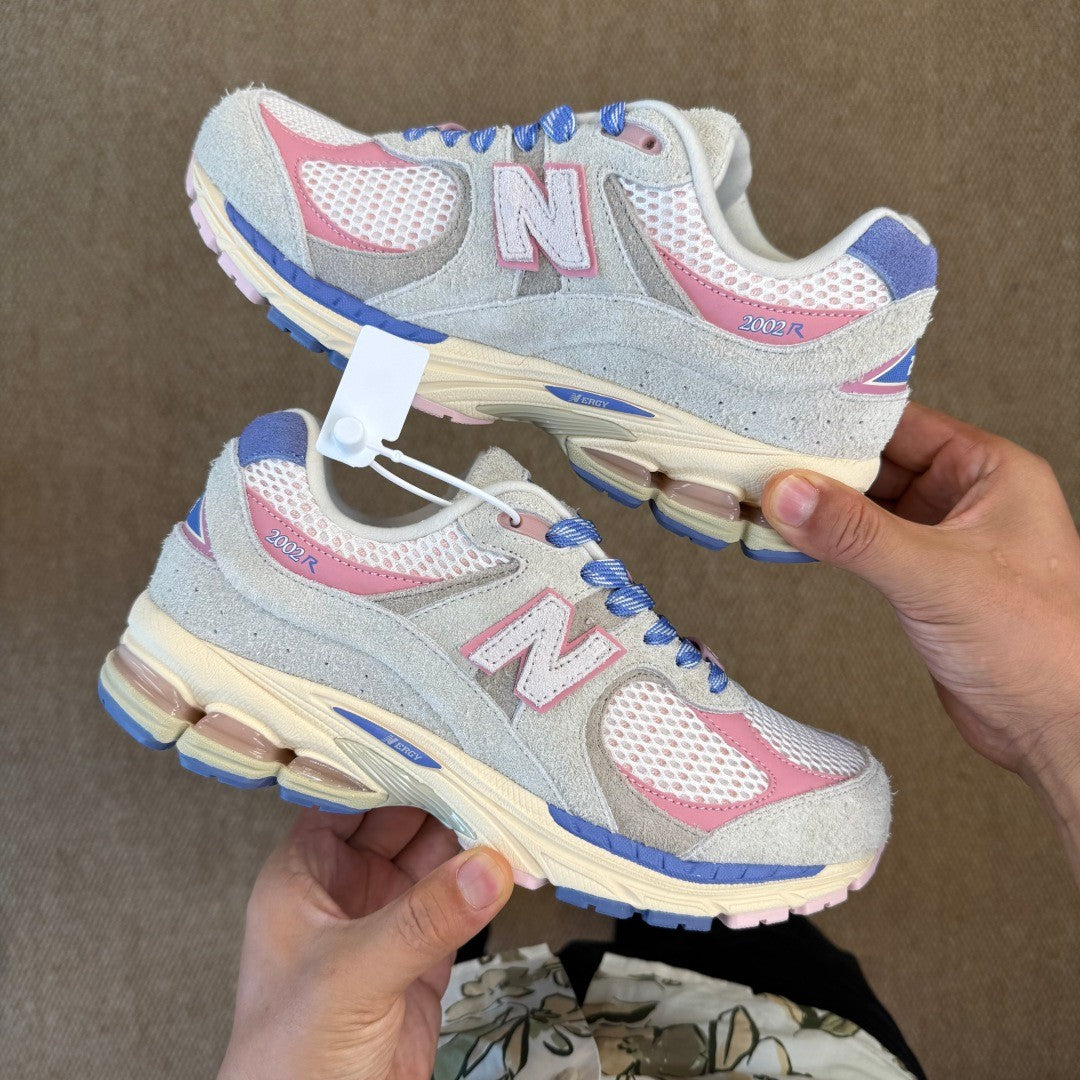New Balance pink