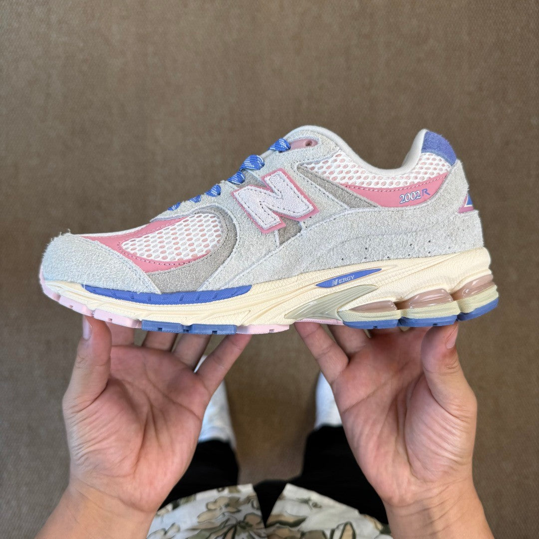 New Balance pink