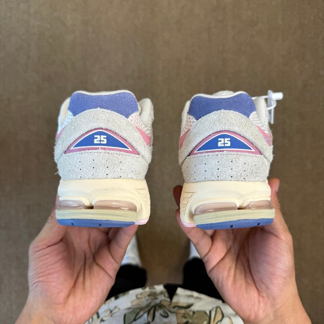 New Balance pink