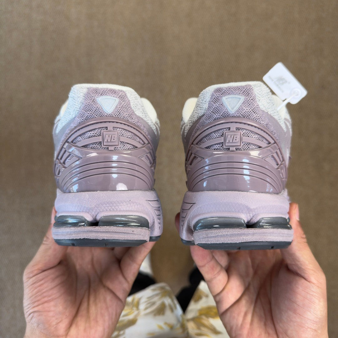 New Balance 1906R Pink
