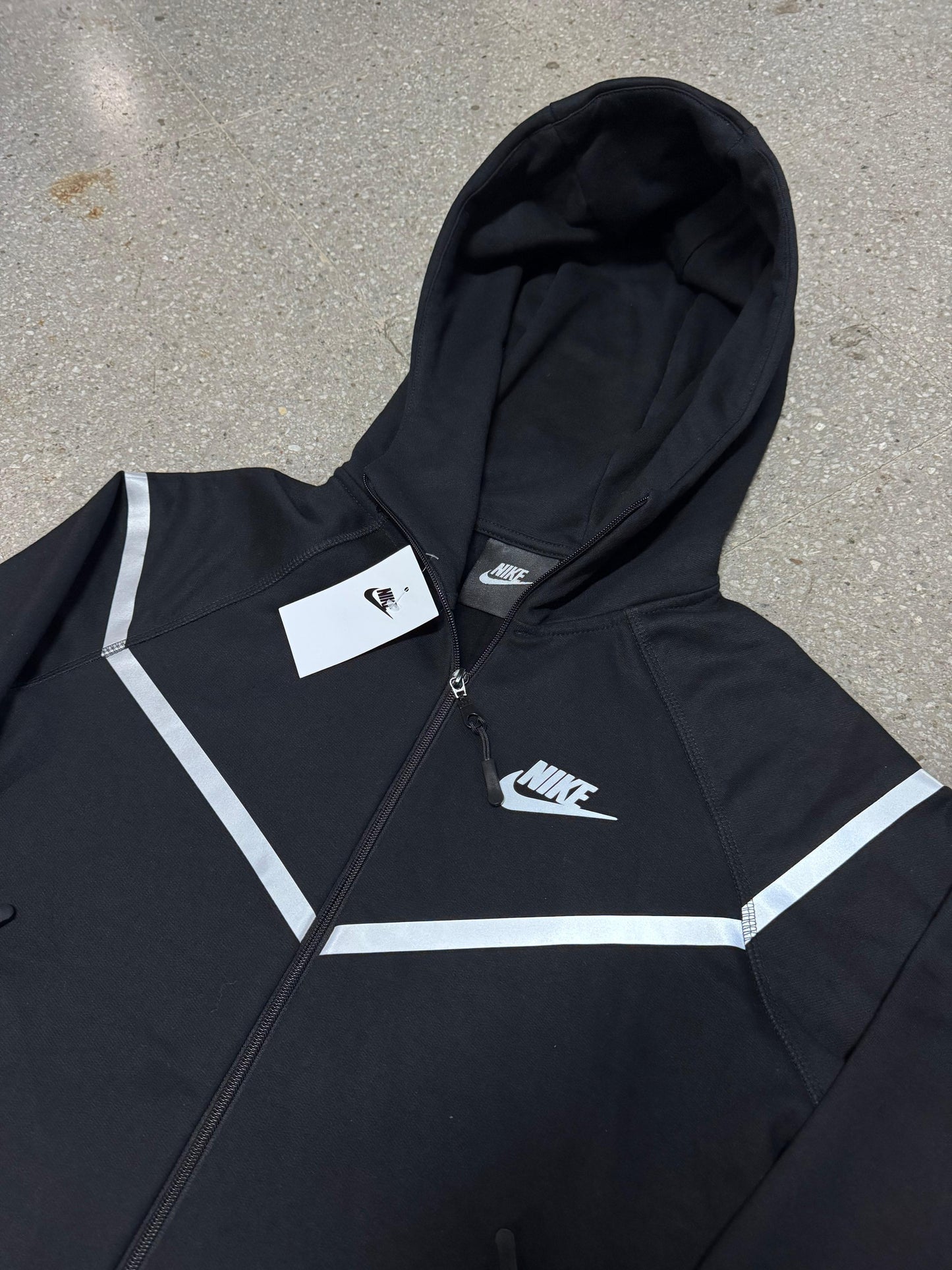 Nike tech Black poleron reflectante