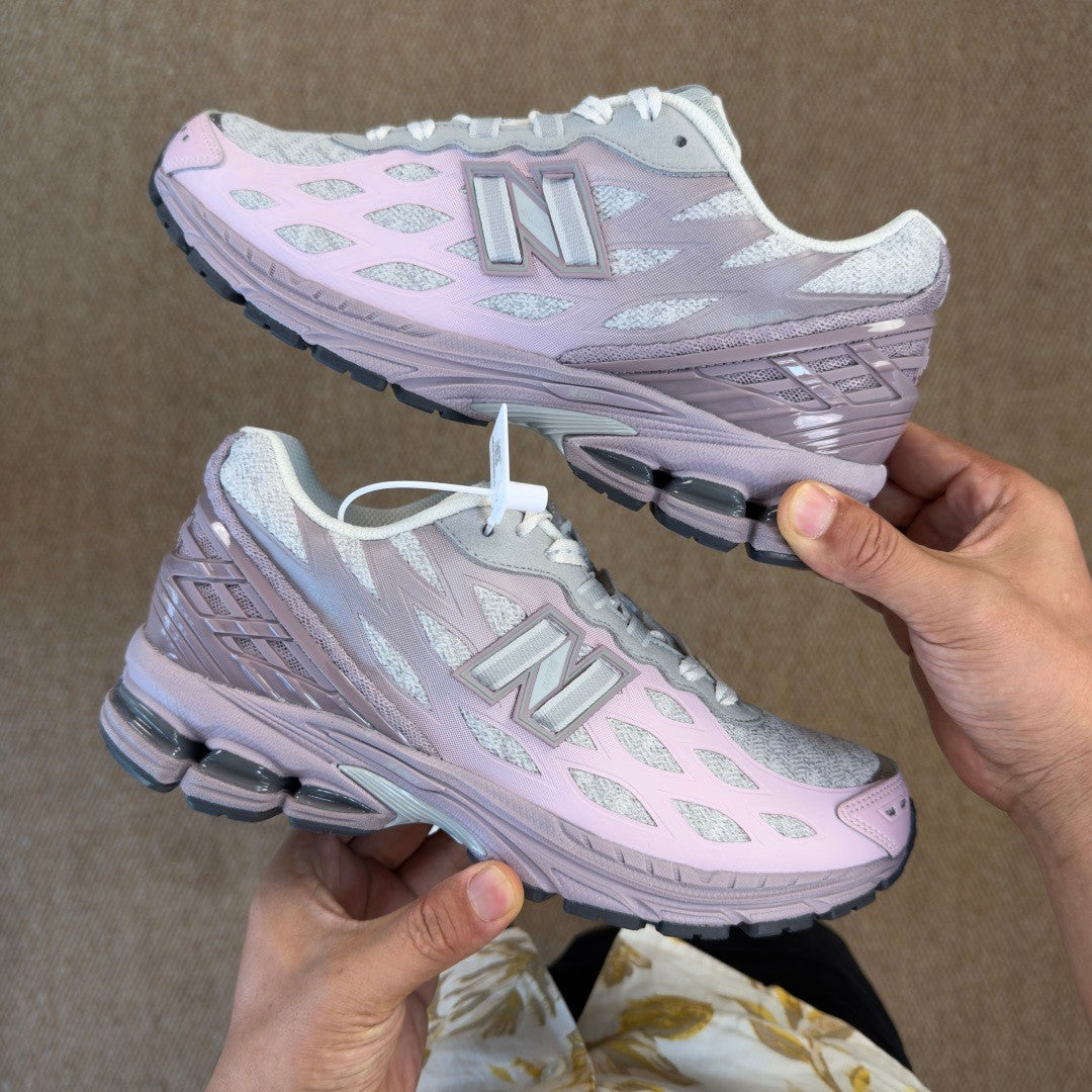 New Balance 1906R Pink