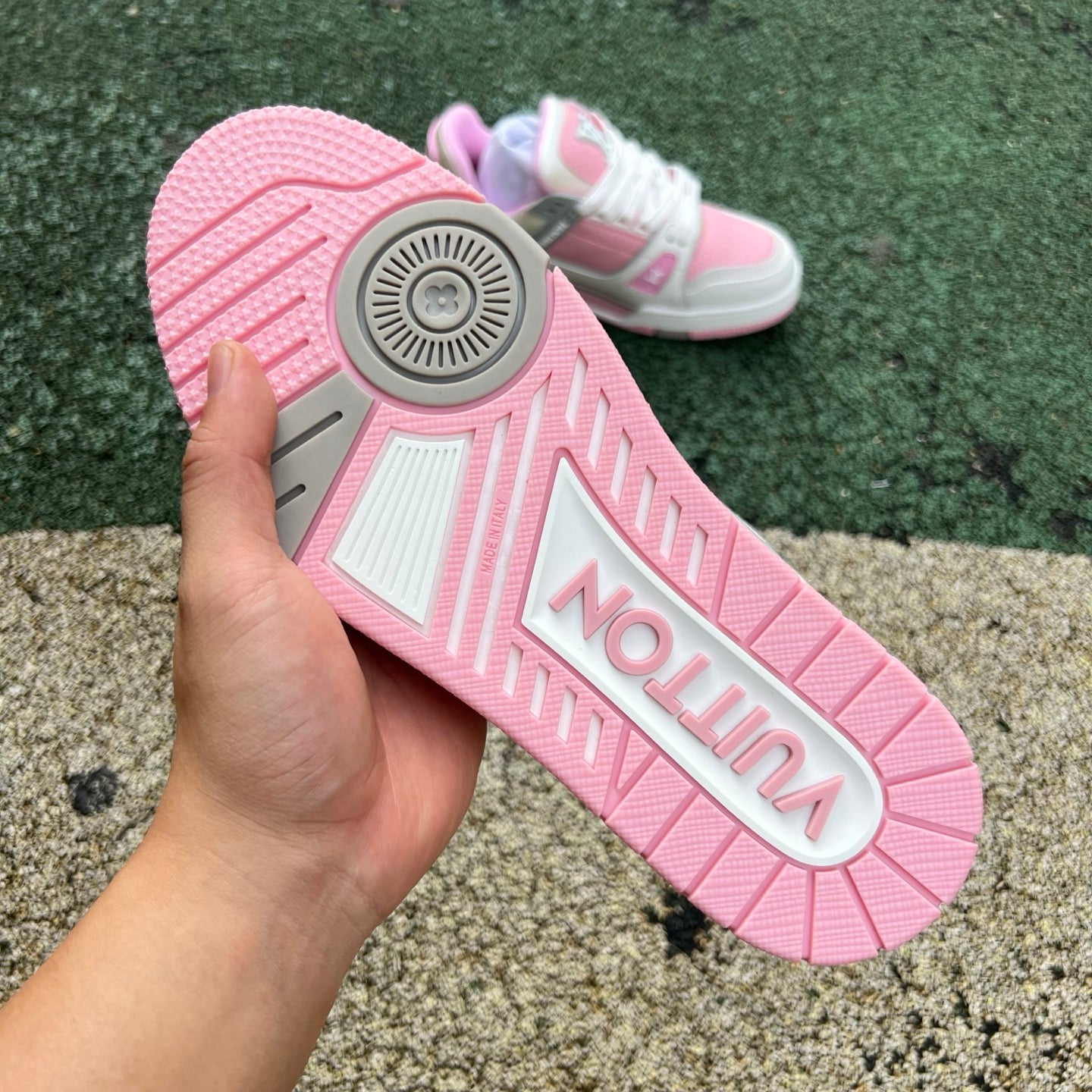 LOUIS VUITTON Trainer Pink Griss