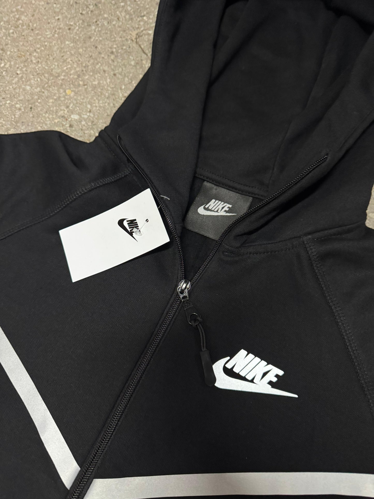 Nike tech Black poleron reflectante