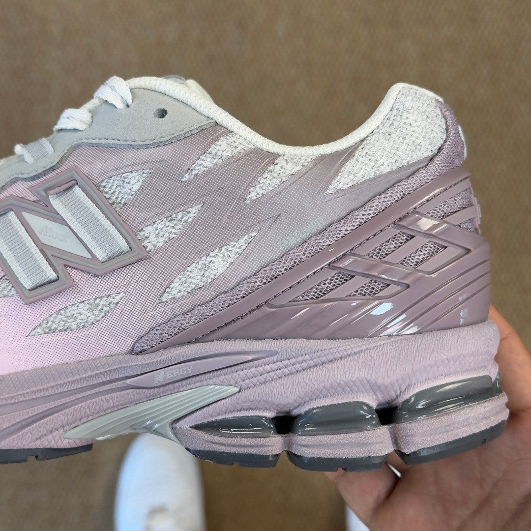 New Balance 1906R Pink