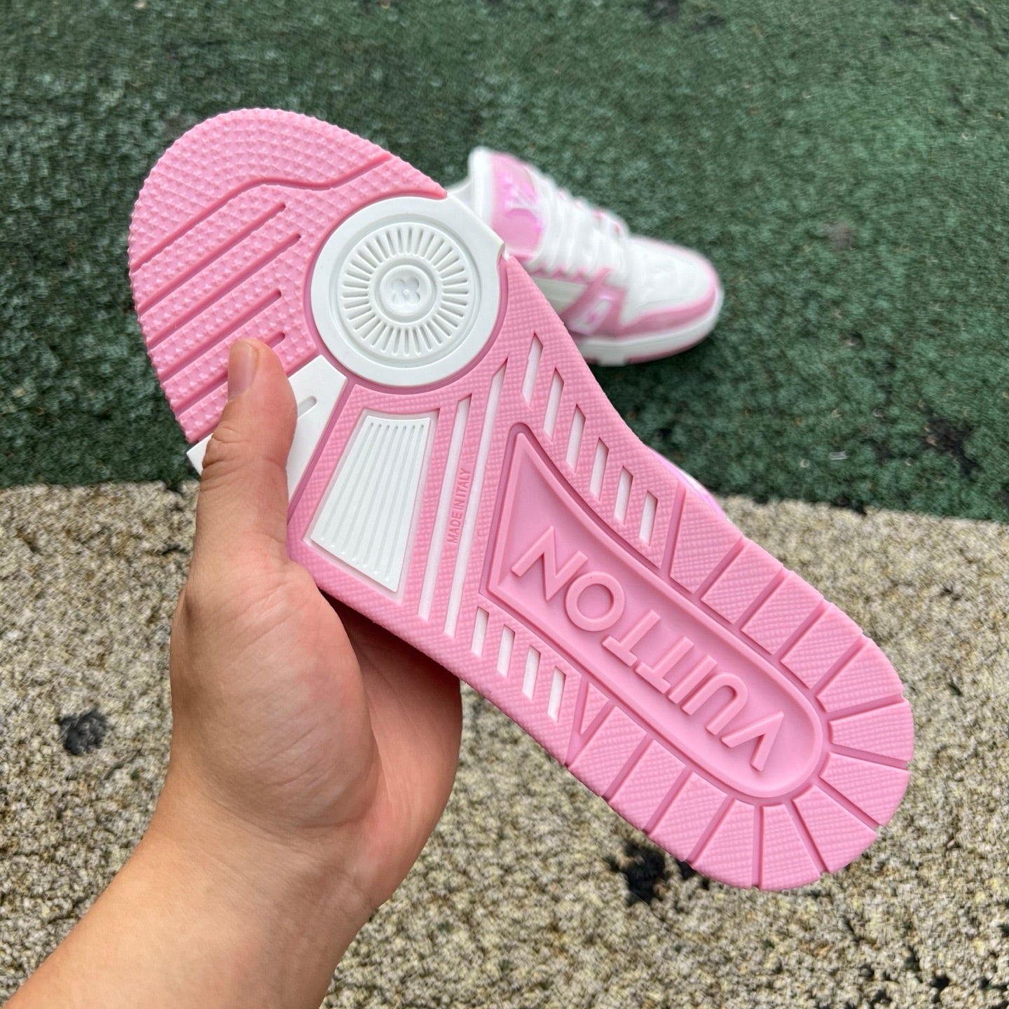LOUIS VUITTON Trainer Golden Pink