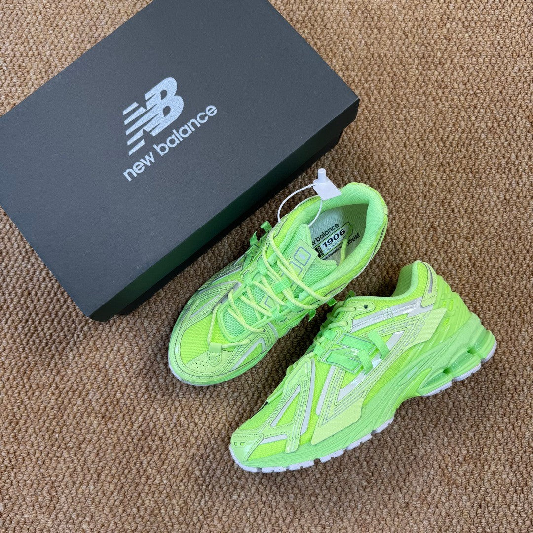 New Balance 1906R VR