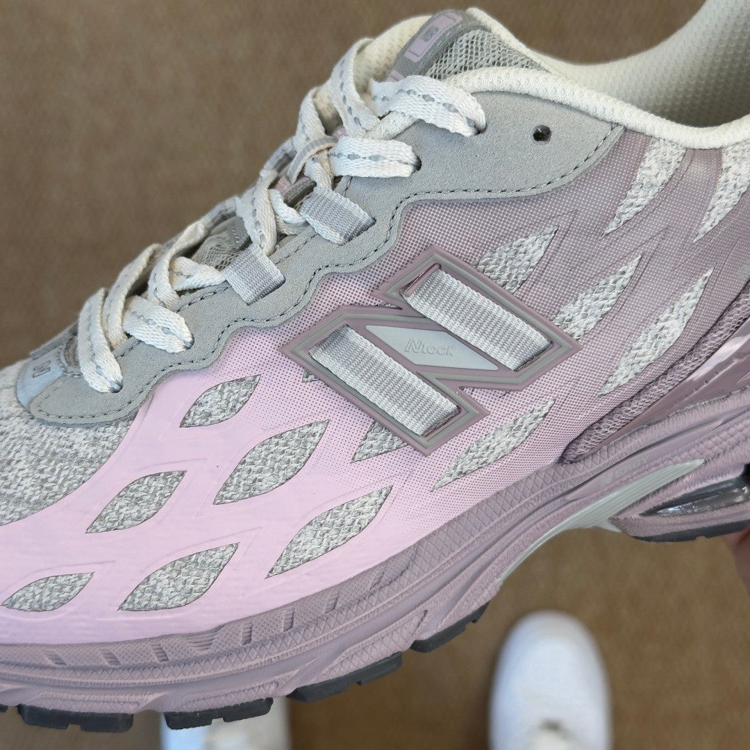New Balance 1906R Pink