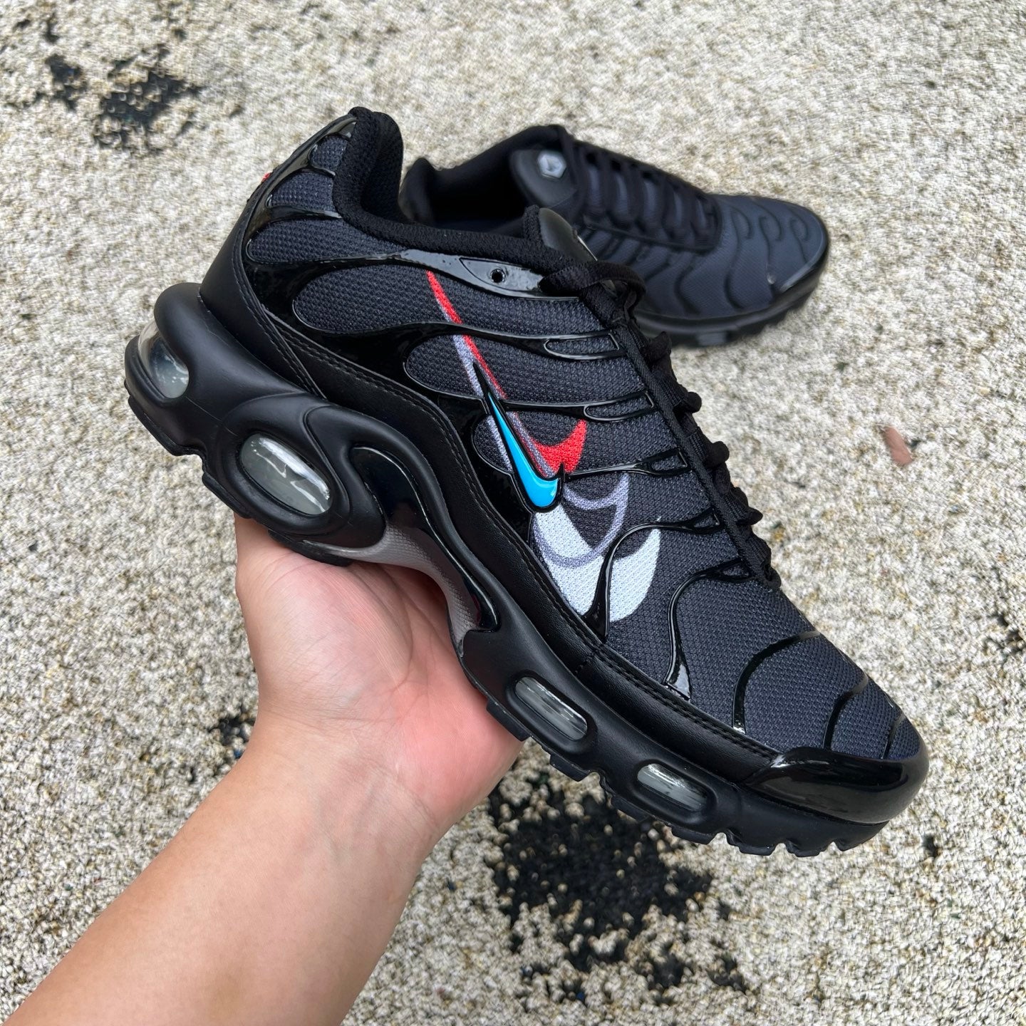 Nike Air Max Plus black colors