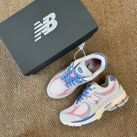 New Balance pink