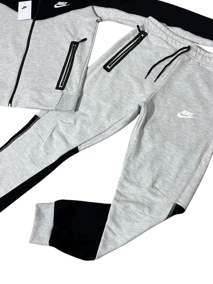 Nike tech white