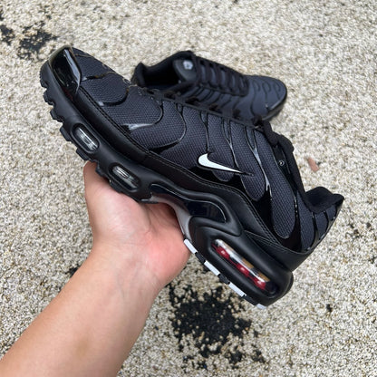 Nike Air Max Plus black colors