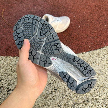 New Balance 2002R