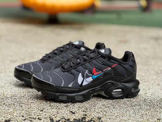 Nike Air Max Plus black colors